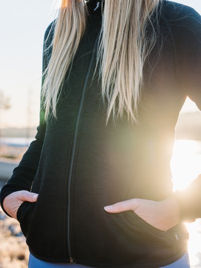 Svala Merino Basic naisten huppari Musta 48+