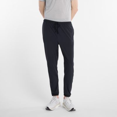 New Balance Men's Run Essential Jogger miesten urheiluhousut ja trikoot